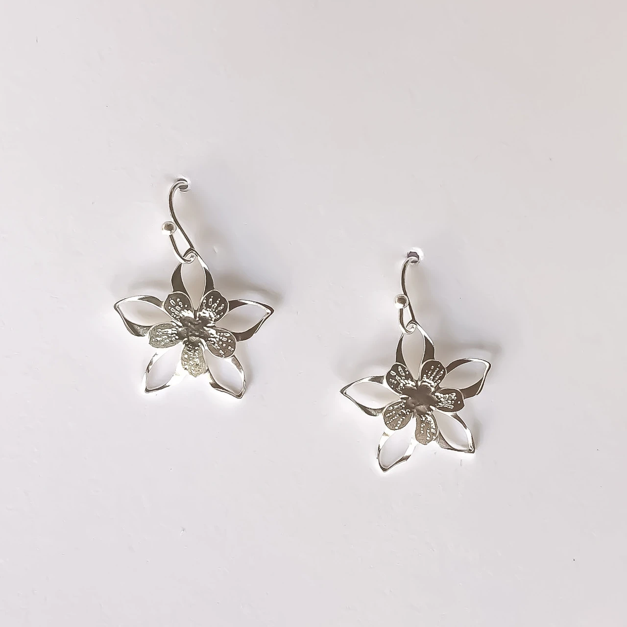 Liv-N-Aloha® Silver Columbine Earrings 1 Liv-N-Aloha® Silver Columbine Earrings